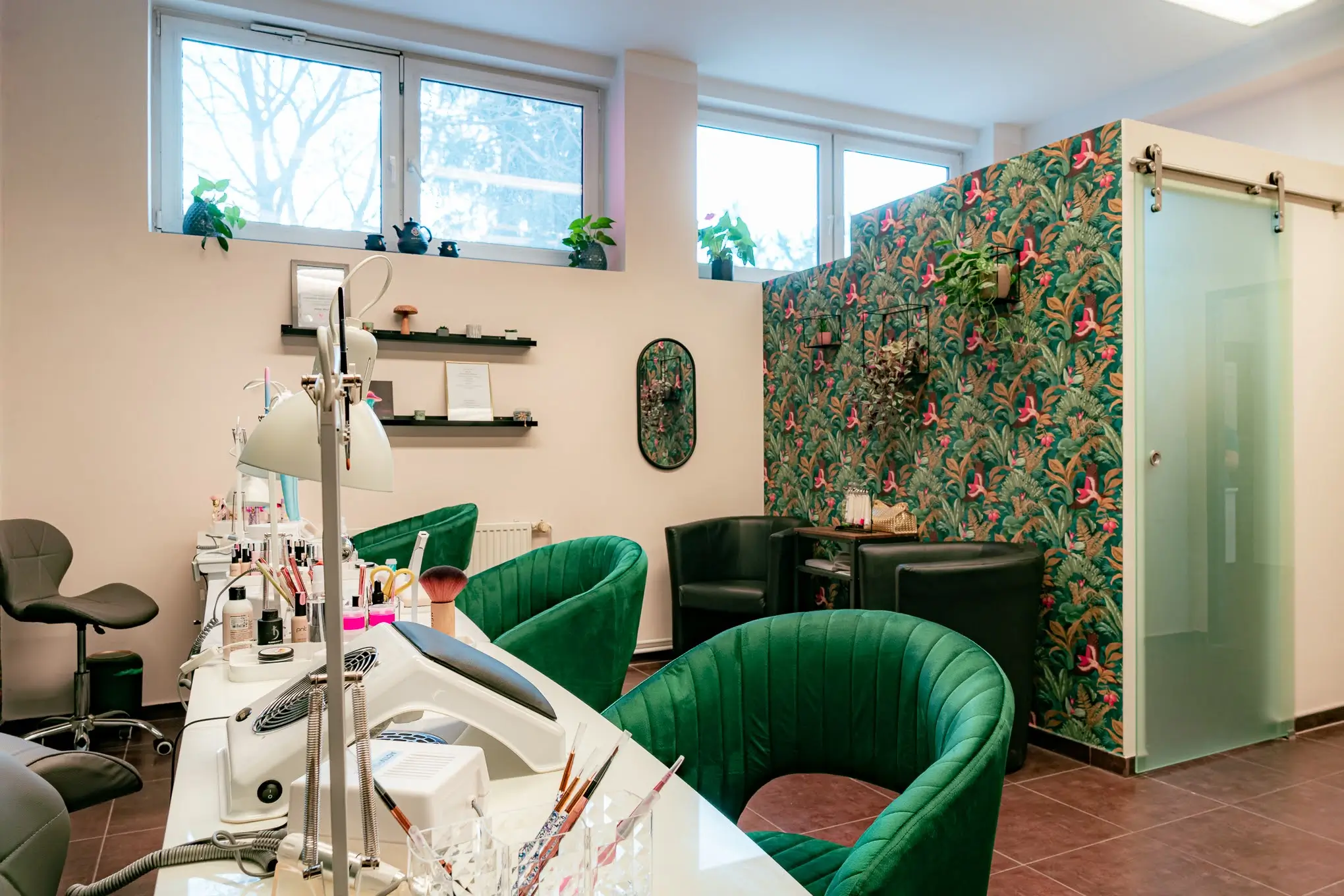 Dinoor Salon Interior